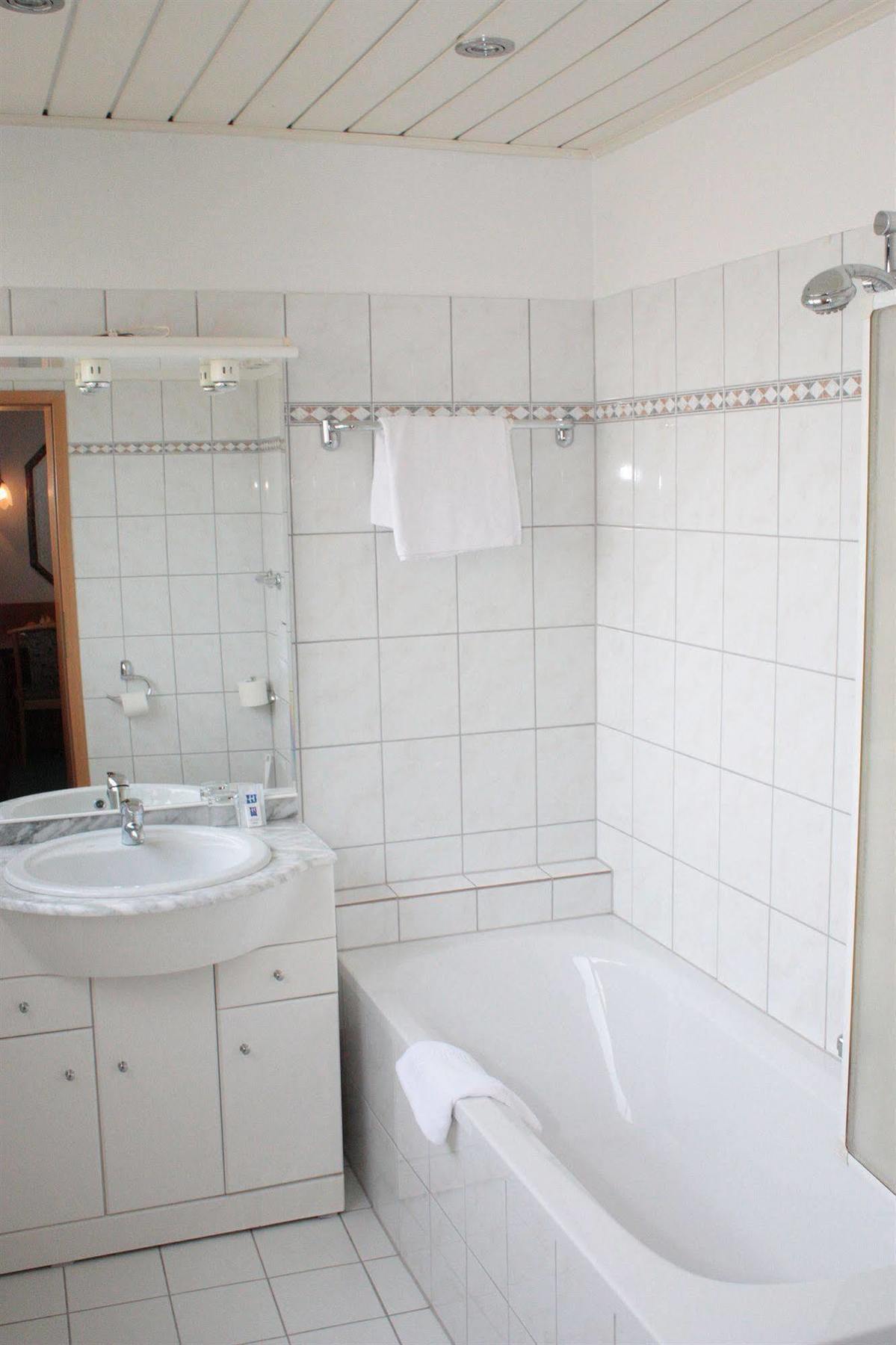 Hotel Mainbogen Оффенбах Экстерьер фото