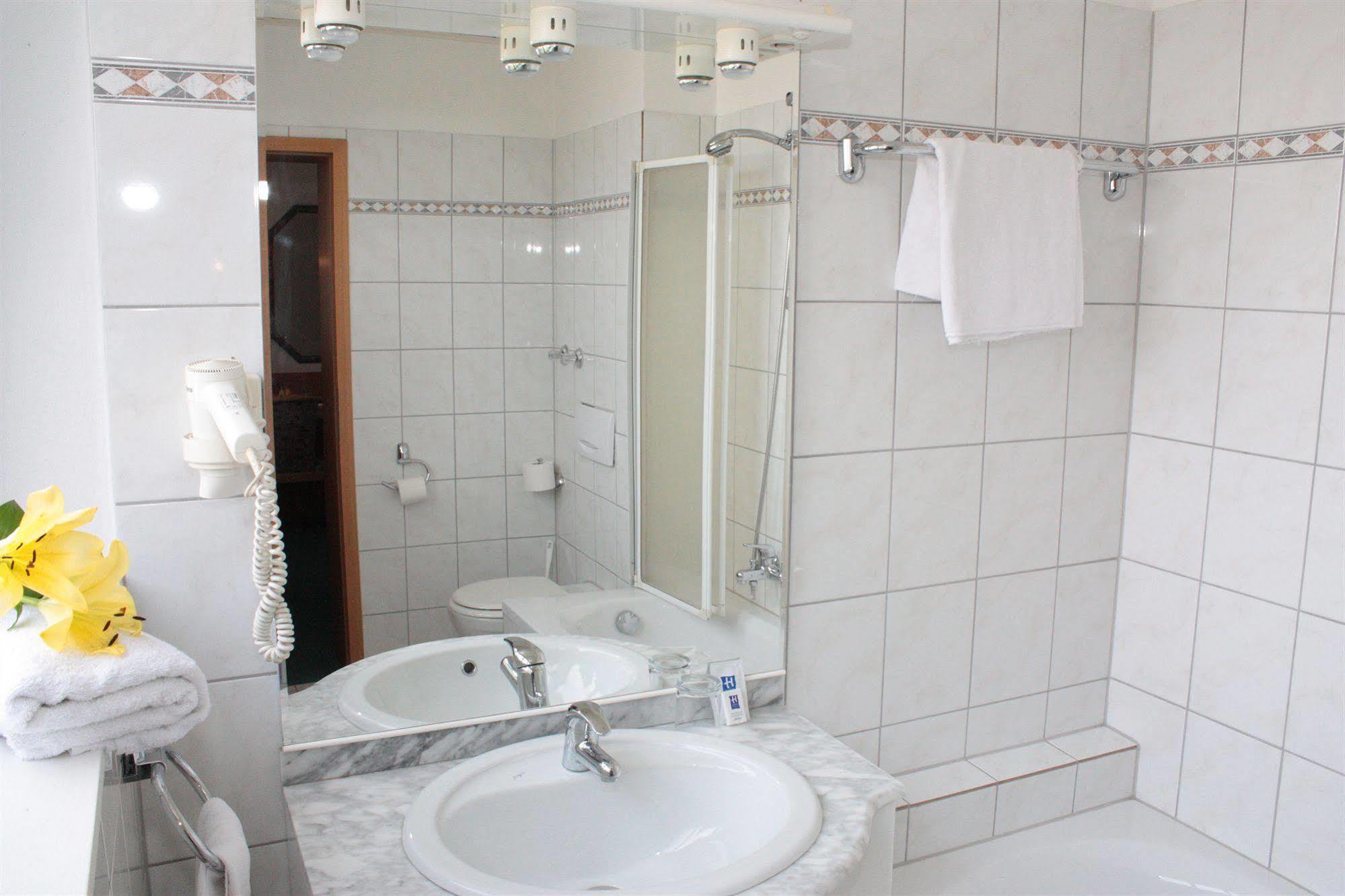 Hotel Mainbogen Оффенбах Экстерьер фото