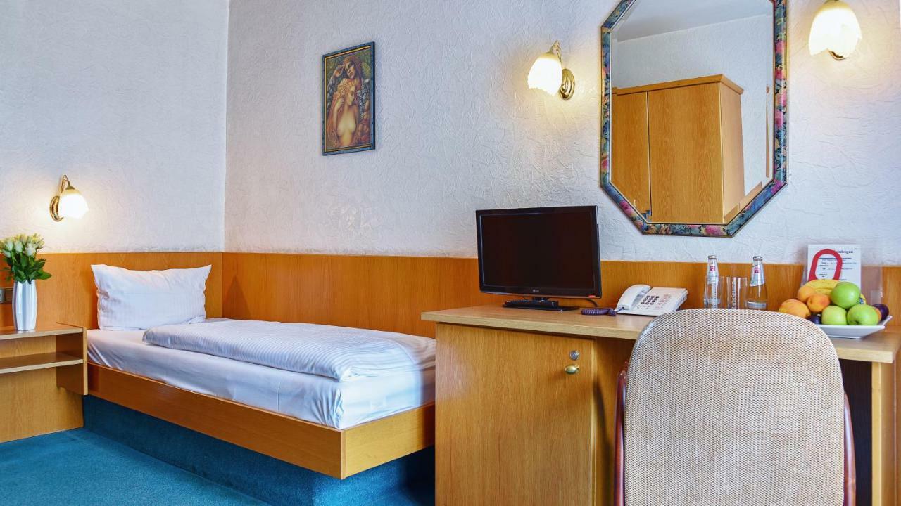 Hotel Mainbogen Оффенбах Экстерьер фото